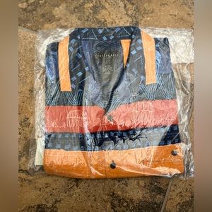 Cotton Reel brand silk short sleeved shirt.